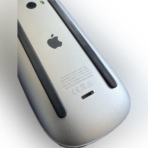 White Apple Magic Mouse - Picture 3 of 4